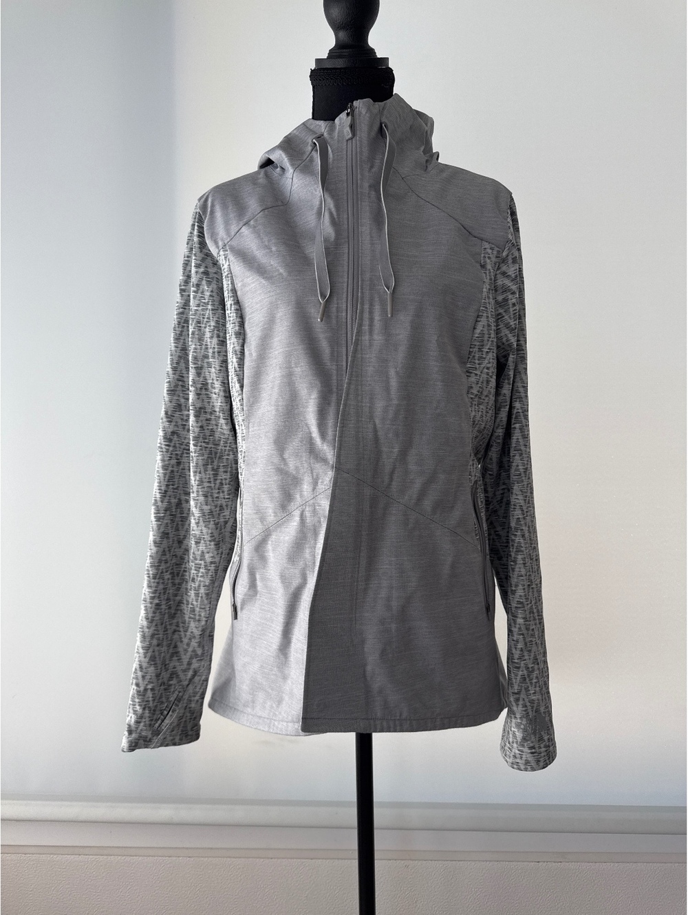 The North Face Womenโs Gray Hooded Mixed Media Jacket Size Large